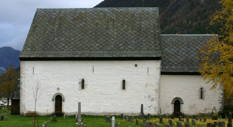 Fil:Kinsarvik sørfasade AMH 2005.jpg