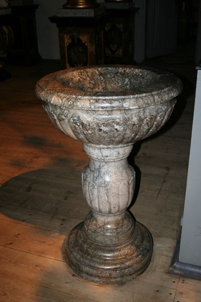 Fil:Kongsberg kirke Døpefonten1.jpg