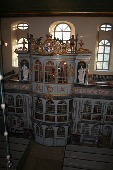 Fil:Kongsberg kirke Kongelosjen.jpg