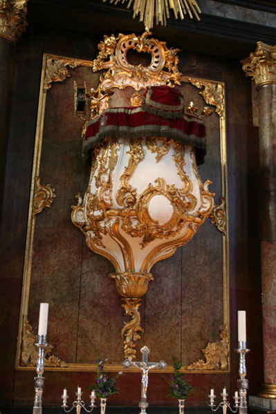 Fil:Kongsberg kirke Prekestolen2.jpg