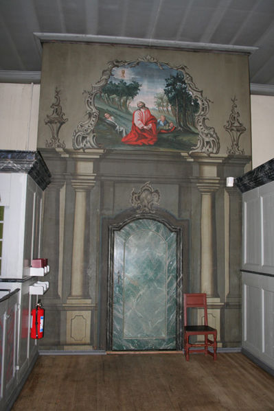 Fil:Kongsberg kirke Utgang i sideskip.jpg