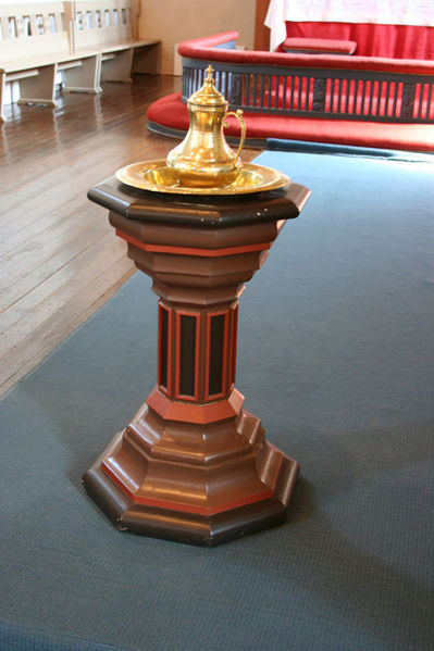 Fil:Kvinnherad kyrkje Døpefont 1.jpg