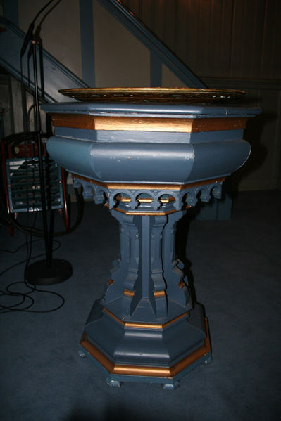 Fil:Lunder kirke, Ringerike Døpefonten1.jpg