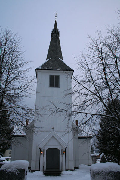 Fil:Lunder kirke, Ringerike Fasade1.jpg