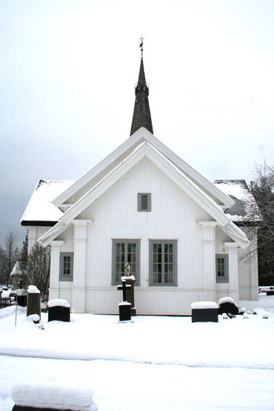 Fil:Lunder kirke, Ringerike Fasade3.jpg