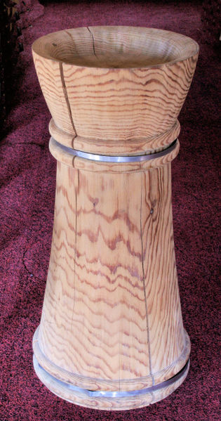 Fil:Mjølfjell, døypefont, AMH 2007.jpg