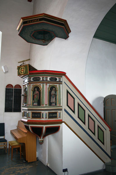 Fil:Nannestad kirke Prekestol 2.jpg