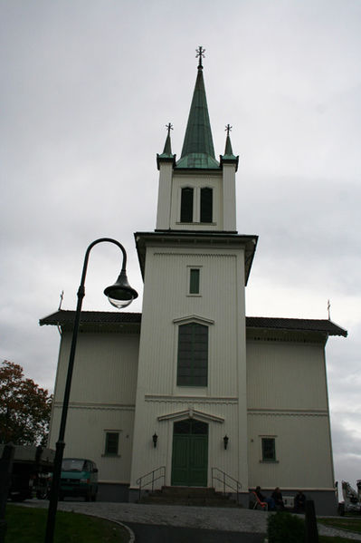 Fil:Nedre eiker kirke Fasade 1.jpg