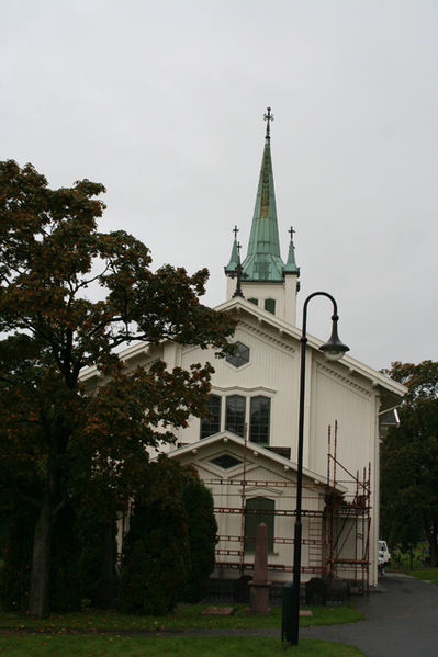 Fil:Nedre eiker kirke Fasade 3.jpg