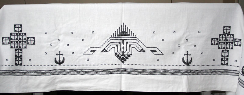 Fil:Nes kyrkje, altarduk b, AMH 2010.jpg