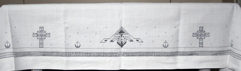 Fil:Nes kyrkje, altarduk c, AMH 2010.jpg