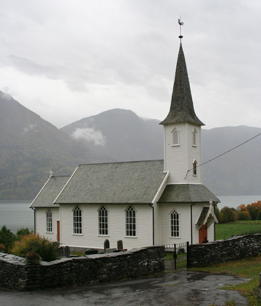 Fil:Nes kyrkje sett frå nordvest, AMH 2010.jpg