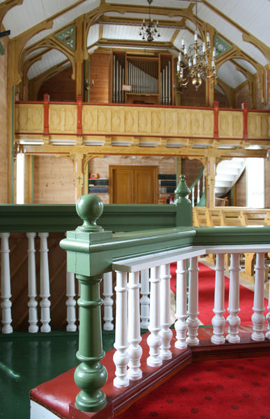 Fil:Nesheim, interiør mot vest, AMH 2008.jpg