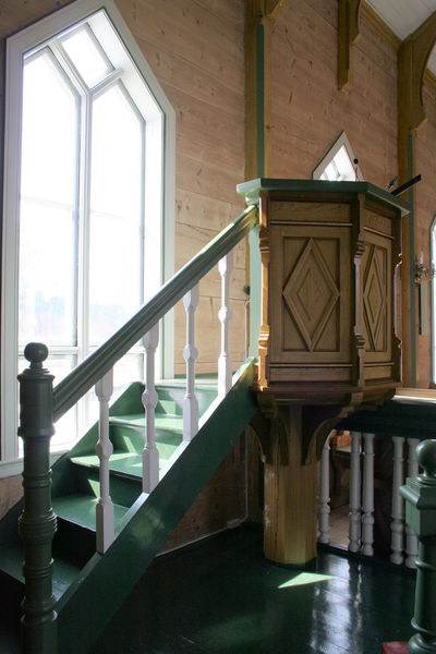 Fil:Nesheim, preikestol med oppgang, AMH 2008.jpg