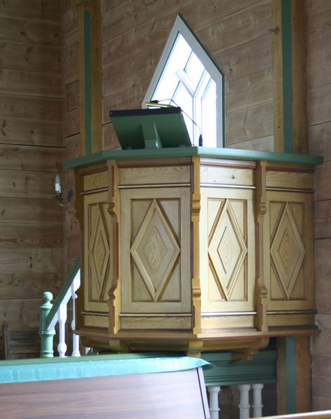 Fil:Nesheim, preikestolen frå nordvest, AMH 2008.jpg