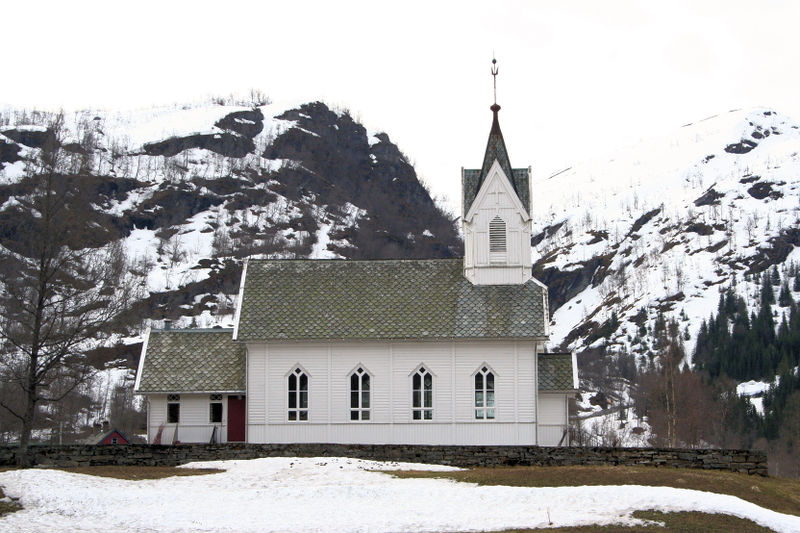 Fil:Nesheim kyrkje, nordfasade, AMH 2008.jpg