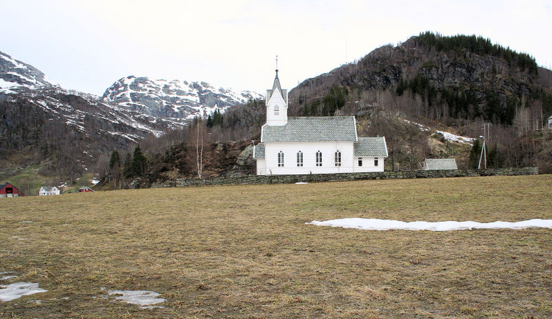 Fil:Nesheim kyrkje sett mot nord, AMH 2008.jpg
