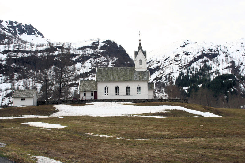 Fil:Nesheim kyrkje sett mot sør, AMH 2008.jpg