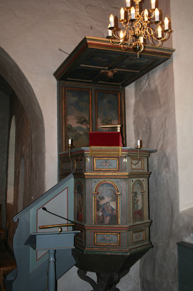 Fil:Nesodden kirke Prekestol 1.jpg