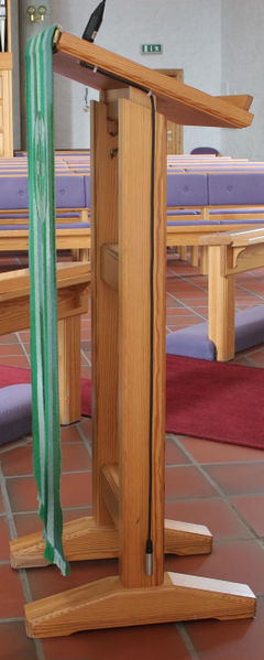 Fil:Norheimsund, lesepult, AMH 2007.jpg