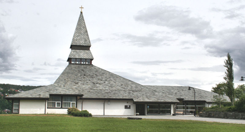 Fil:Norheimsund, vestfasade, AMH 2007.jpg