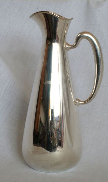 Fil:Norheimsund, vinkanne, AMH 2007.jpg