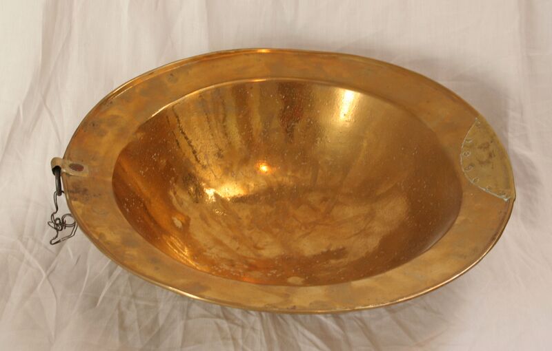 Fil:Odda kyrkje, dåpsfat a, AMH 2008.jpg