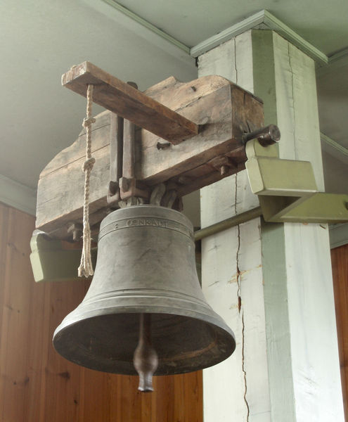 Fil:Odda kyrkje, klokke a, AMH 2008.jpg