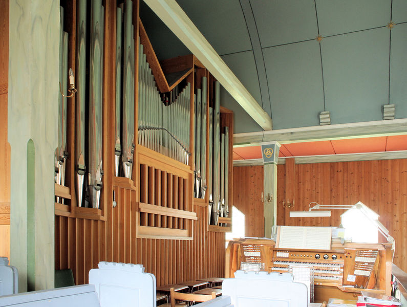 Fil:Odda kyrkje, orgelet, AMH 2008.jpg