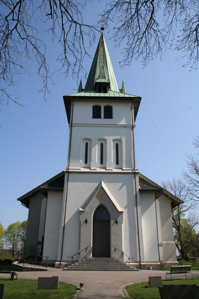 Fil:Onsøy kirke Fasade 1.jpg