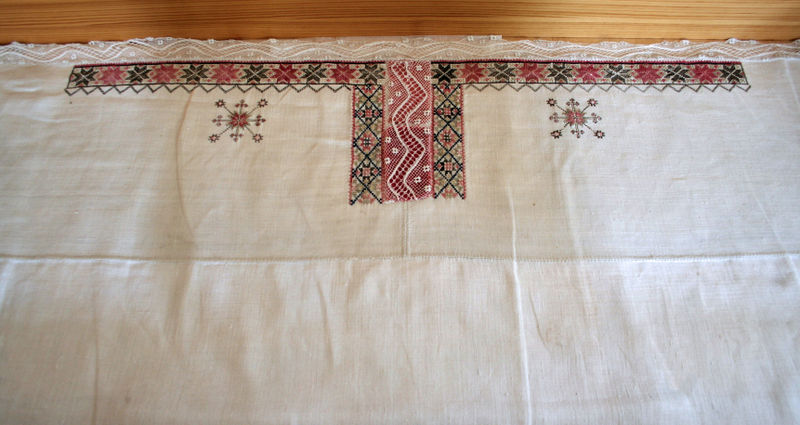 Fil:Oppheim, altarduk, gammal, AMH2007.jpg