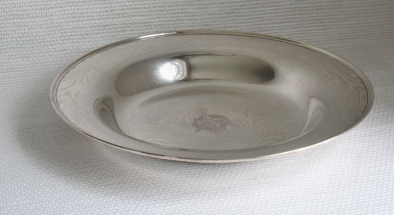 Fil:Oppheim, dåpsfat, AMH 2007.jpg