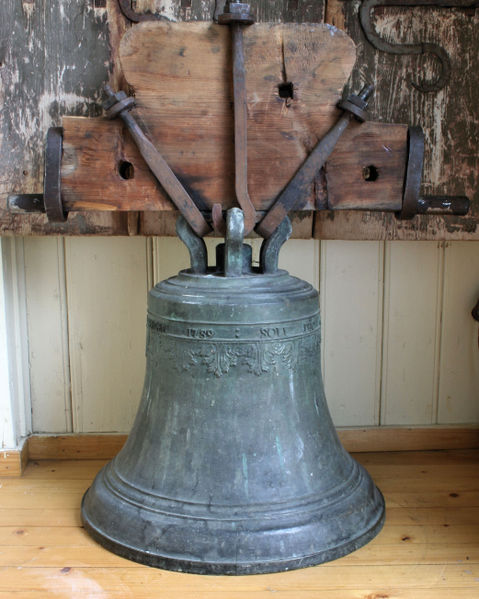 Fil:Oppheim, klokke 1789, AMH 2007.jpg