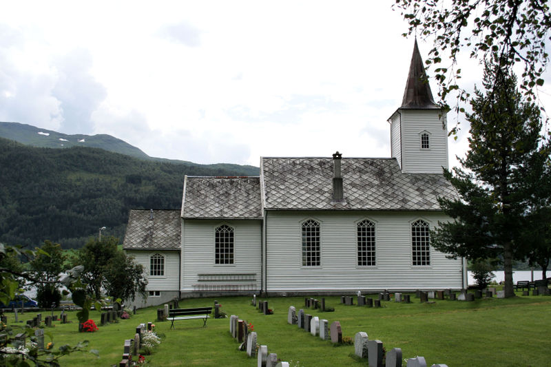 Fil:Oppheim, nordfasade, AMH 2007.jpg