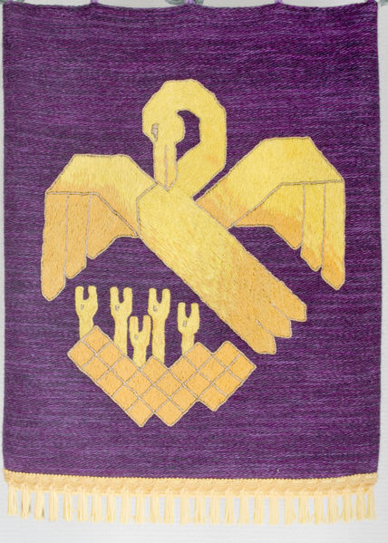 Fil:Oppheim, preikestolantependium, fiolett, AMH 2007.jpg