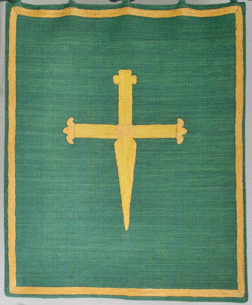 Fil:Oppheim, preikestolantependium, grønt, AMH 2007.jpg