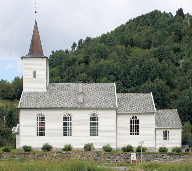 Fil:Oppheim, sørfasade 2, AMH 2007.jpg