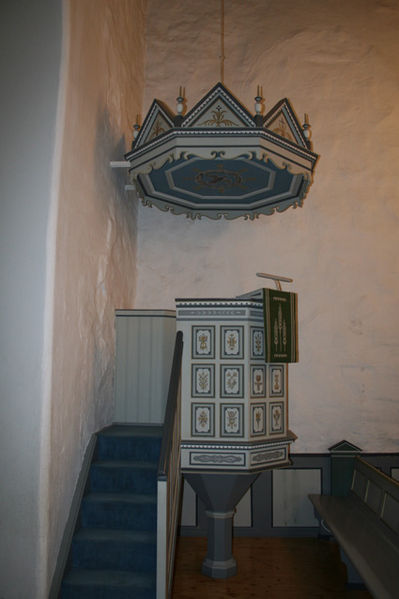 Fil:Råde kirke Prekestol 1.jpg