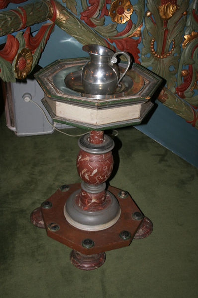 Fil:Rælingen kirke Døpefonten.jpg