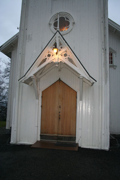 Fil:Rælingen kirke Hovedinngang.jpg