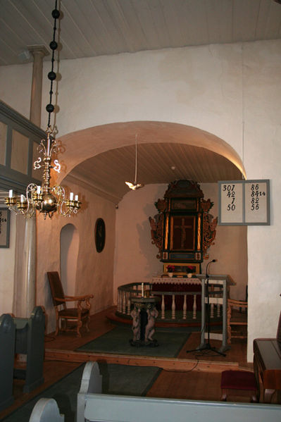 Fil:Rødenes kirke Koråpningen.jpg