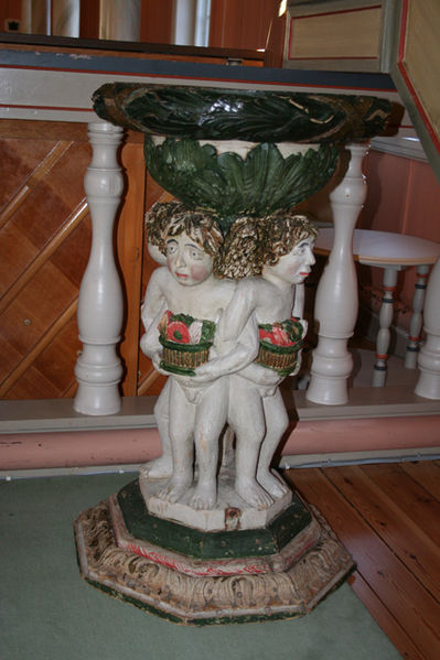 Fil:Rømskog kirke Døpefonten 2.jpg