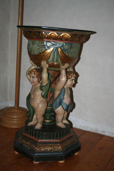 Fil:Rakkestad kirke Døpefonten 2.jpg