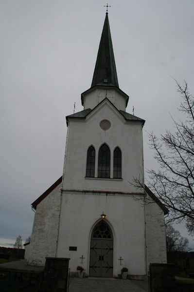 Fil:Rakkestad kirke Fasade 1.jpg