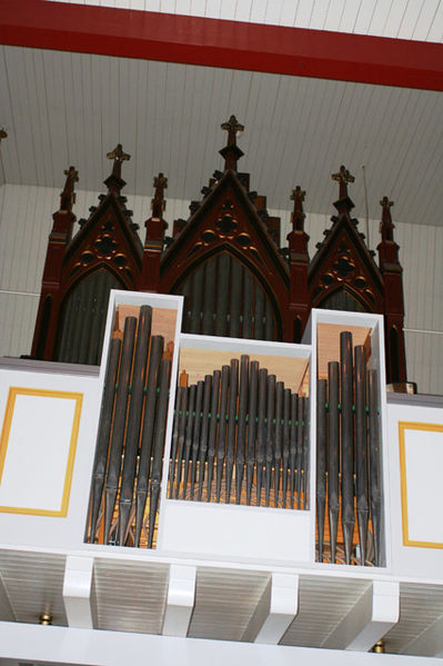 Fil:Rakkestad kirke Orgelet 1.jpg
