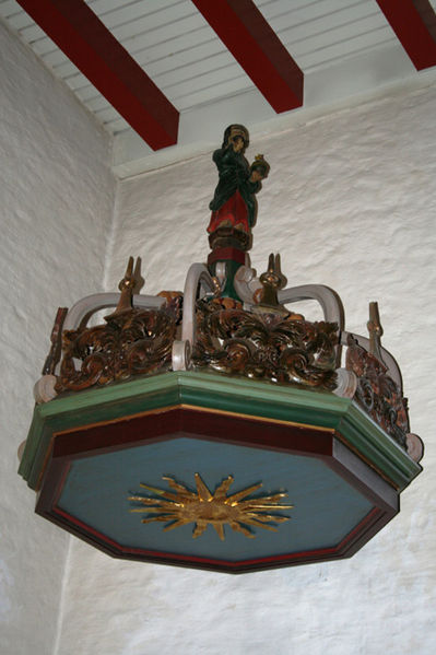 Fil:Rakkestad kirke Over prekestol.jpg