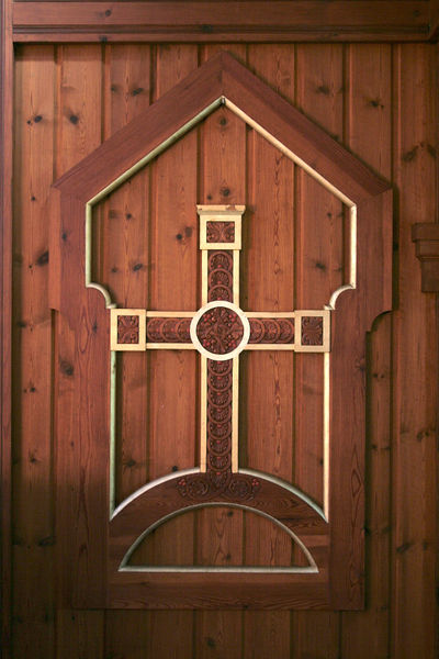 Fil:Raundalen, krossmotiv sør for altartavla, AMH 2007.jpg