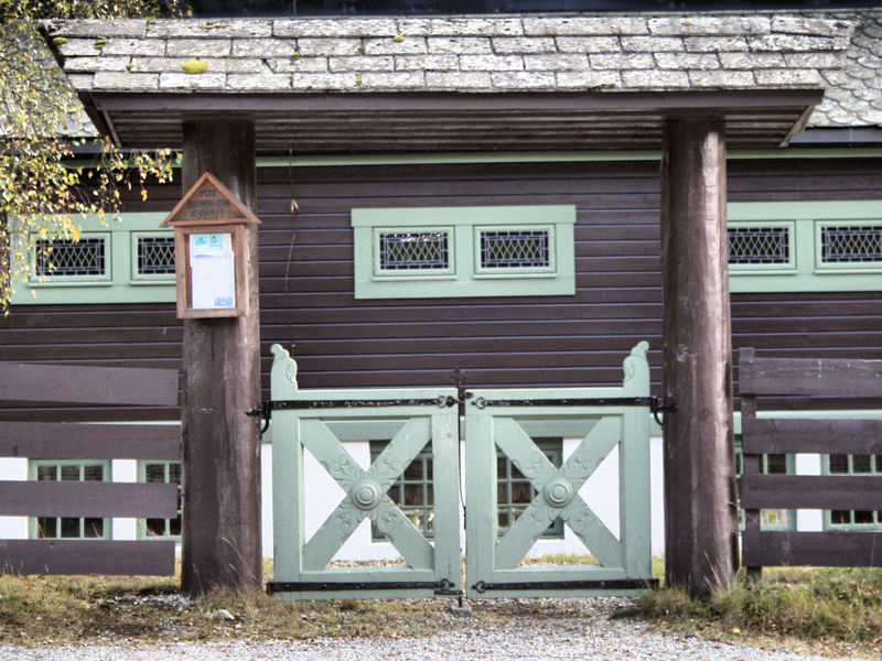 Fil:Raundalen, nordporten, AMH 2007.jpg