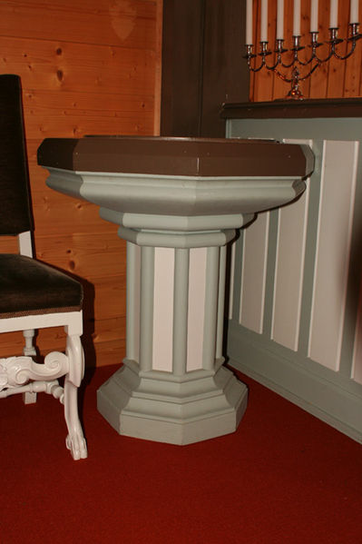 Fil:Rud kirke Døpefonten 2.jpg