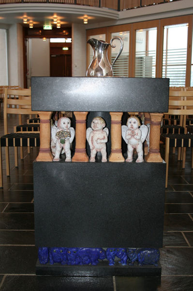 Fil:Såner kirke Døpefont 2.jpg